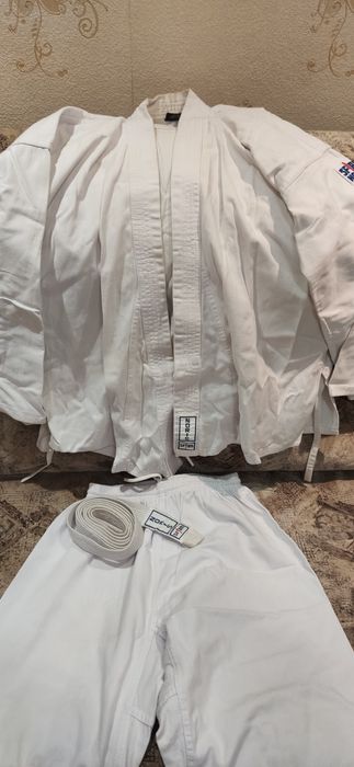 Продам кимоно чорное ,белое