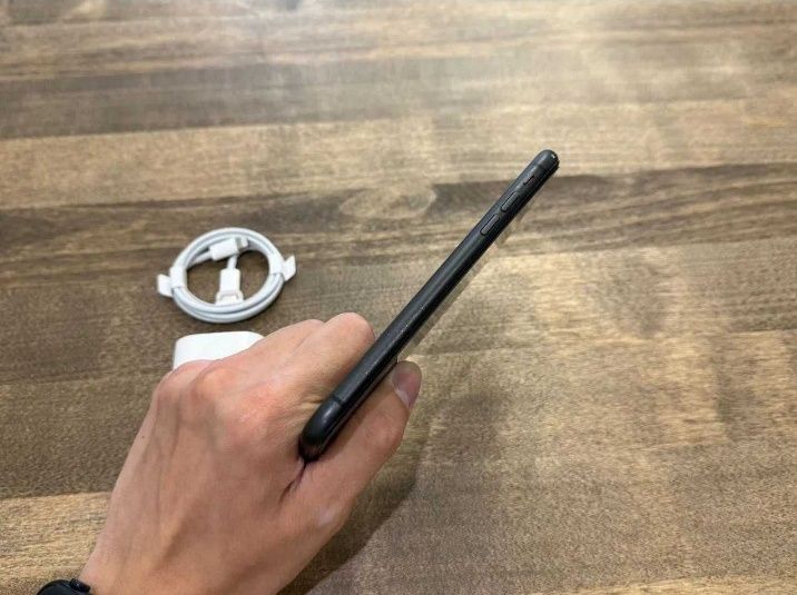 Продам айфон 11 neverlock