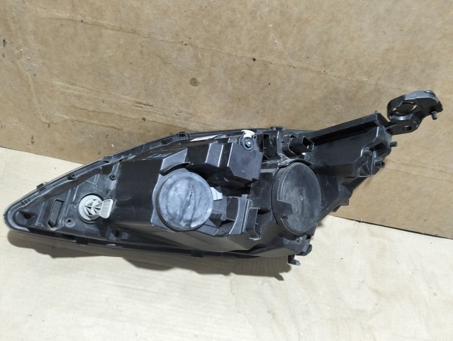 Lampa peugeot 208 prawa