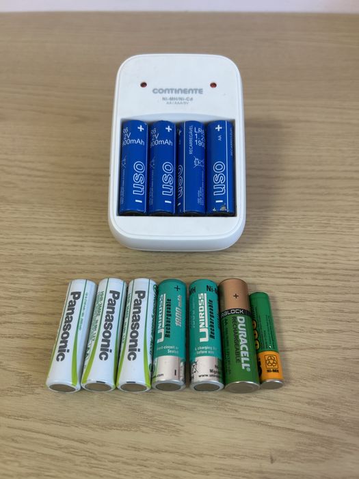 Carregador de Pilhas Recicláveis, 4 espaços