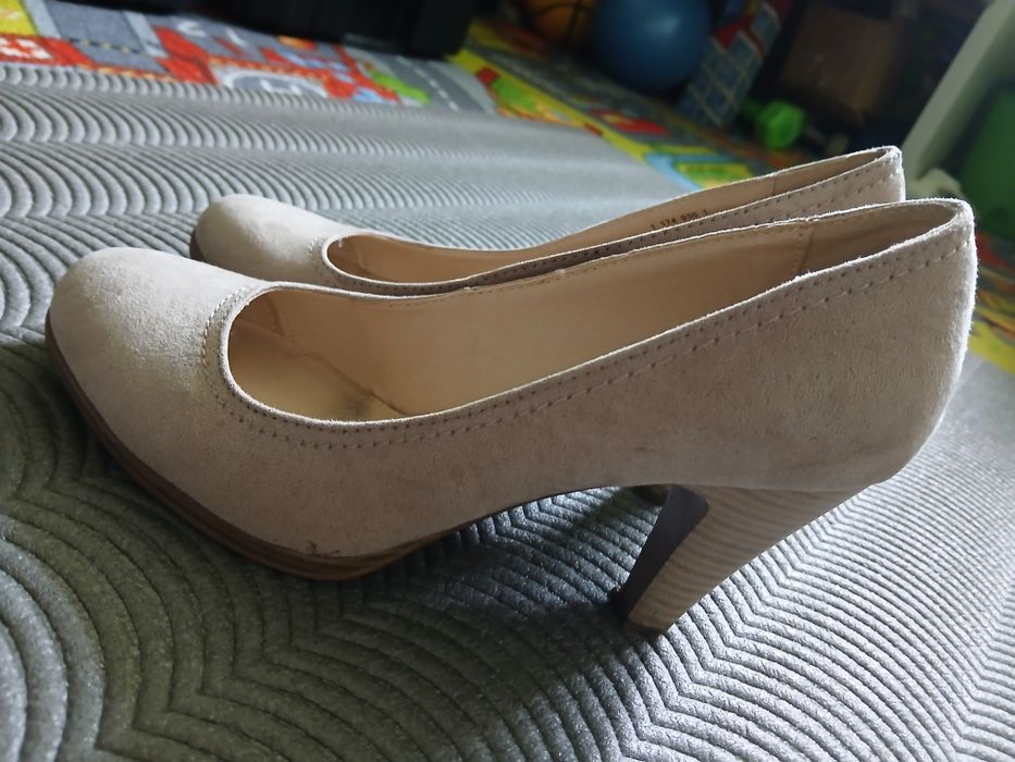 Buty na obcasie rozmiar 38