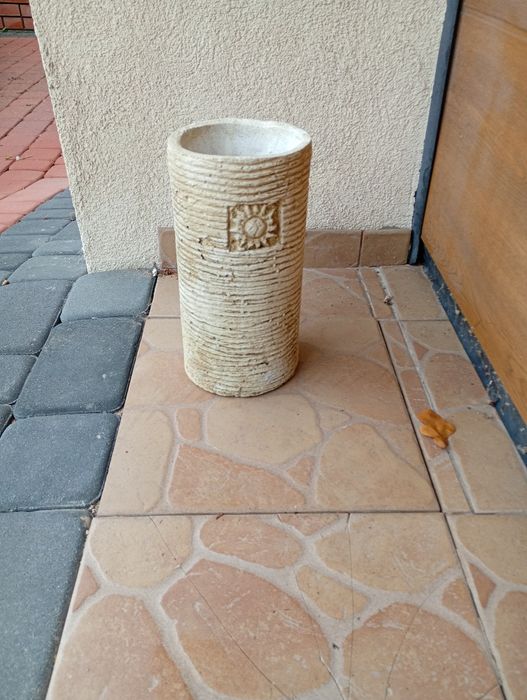 Wazon kamienny ozdobny