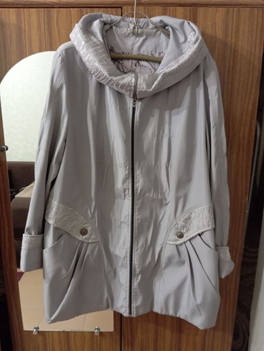 Продам женскую курточку ветровку большого размера