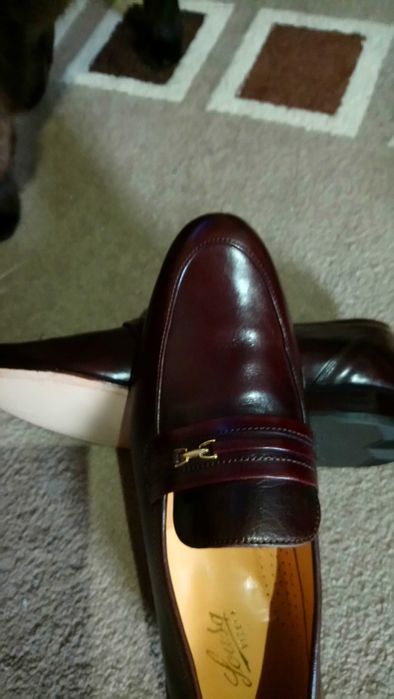 Sapatos novos completamente .