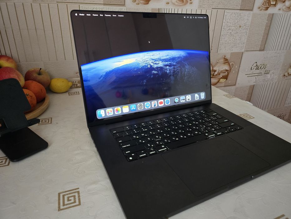 Apple MacBook Pro 16 with Apple M3 Pro, 512GB, 12 CPU / 18 GPU, 18GB R
