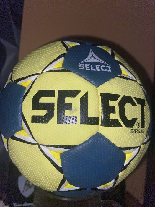 Piłka Select Sirius to solidna