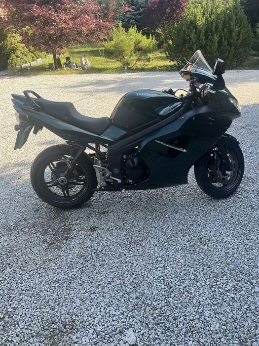 Triumph Sprint 1050 st  2012 ostatnie ulepszone wydanie mały potwierdzony przebieg  gratisy