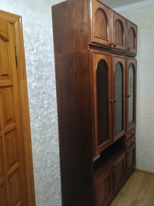 Сервант з антресолями