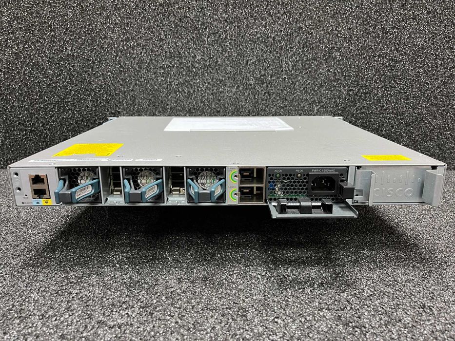 Комутатори Cisco WS-C3850-12XS-E (12х SFP+, Full Layer 3, IP Services)