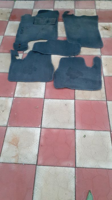 Комплект ворсових килимків чорного коліру з логотипом на ваз 2110,11,1