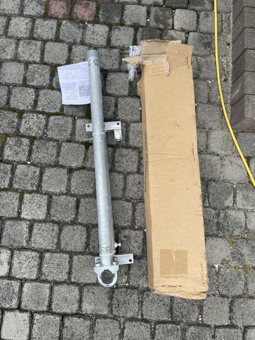 Maszt pod antenę satelitarną triax