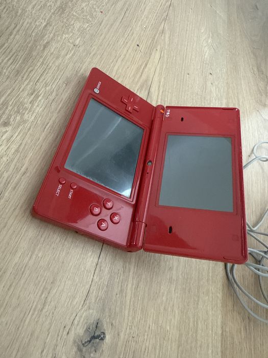 Red Nintendo DSi for parts (powers on but no display)64738879791234122