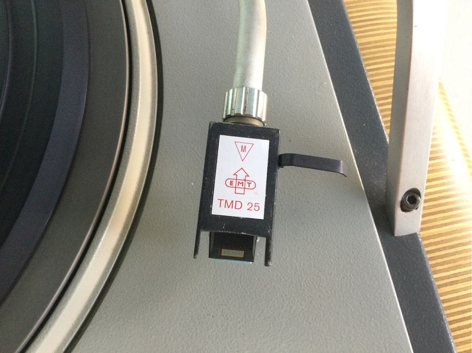 Gira discos EMT 948.