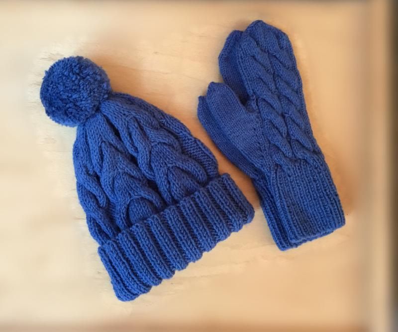 Теплий в'язаний комплект шапка з помпоном + рукавиці , шапка +варежки