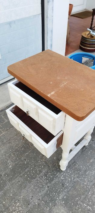 Mesa de cabeceira Windsor