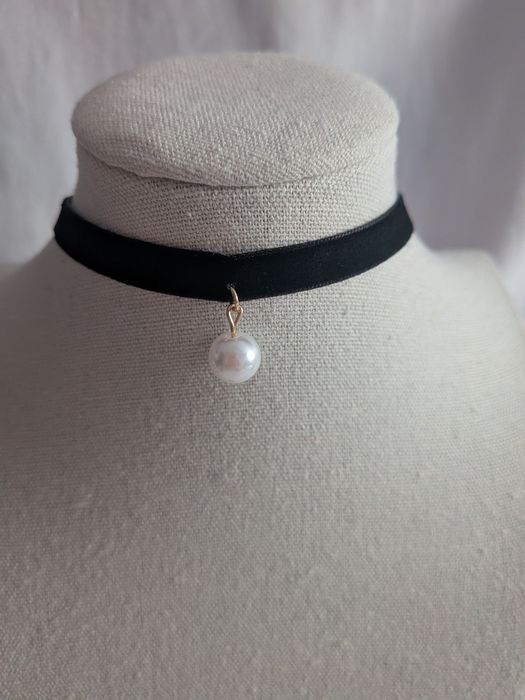 Aksamitny Choker z perłą