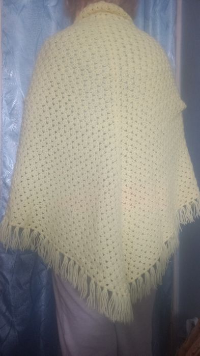 Ажурная шаль с бахромой