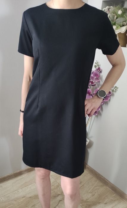 Elegancka sukienka mała czarna m
