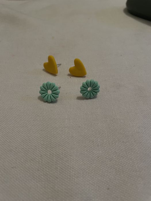 Brincos em FIMO.