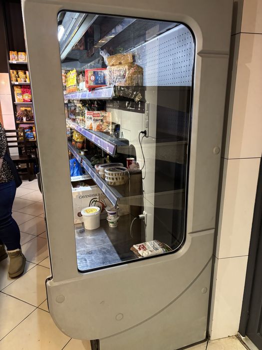 Холодильна вітрина Регал