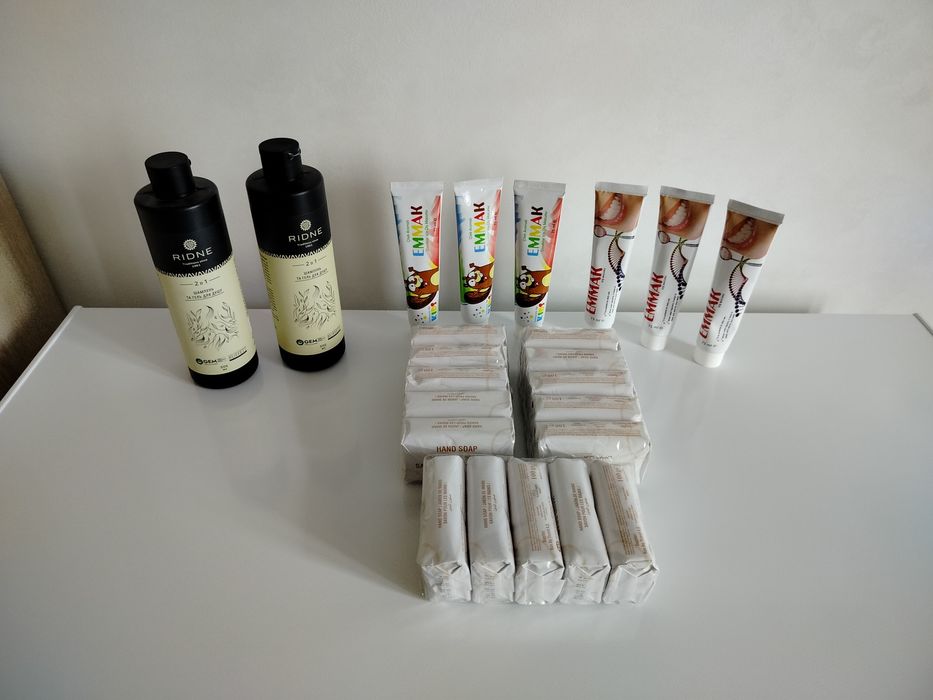 Шампунь, мыло, зубная паста.