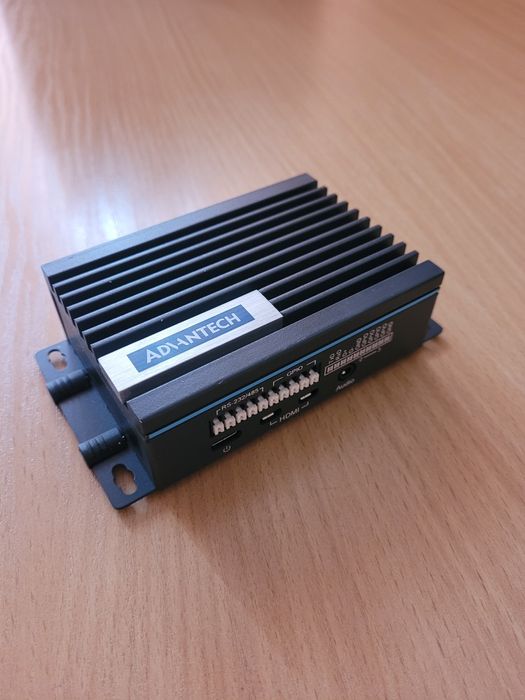 Raspberry Pi 4B 4GB + obudowa Advantech z HAT + zasilacz + karta 64GB