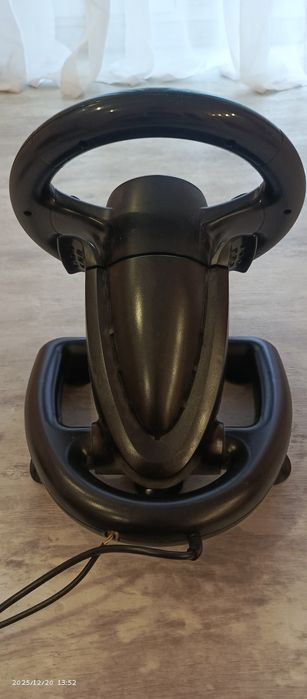 Ігровий руль з педалями