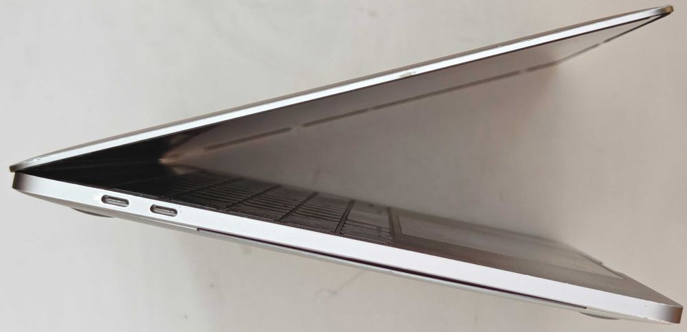 Laptop Apple Macbook Pro A1706 I7 3.5GHz 16GB 512GB Sequoia