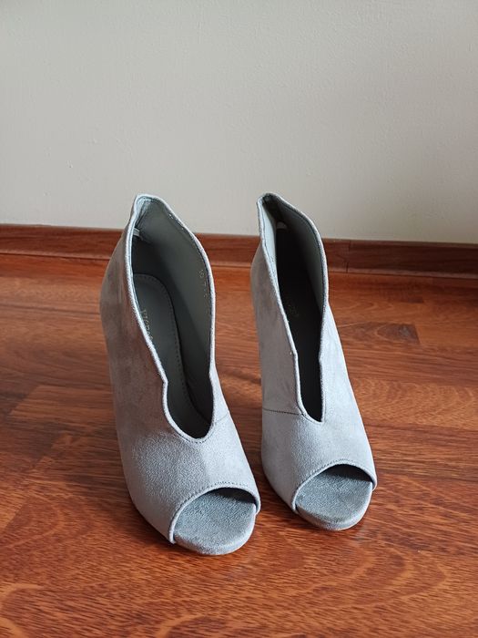 Szare buty szpilki wsuwane. 37