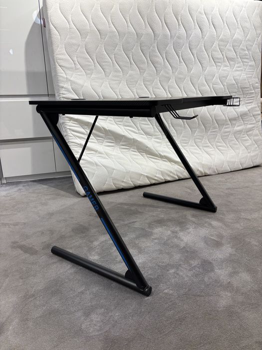 Biurko gamingowe Trooper czarny mat/carbon