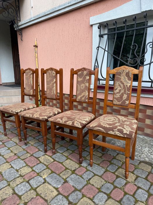 Крісла стільці мʼягкі