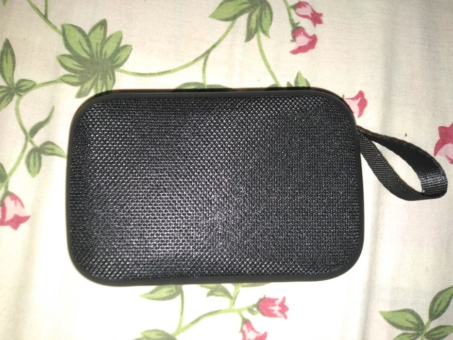 Колонка с блютусом и картой памяти. Фм радио.