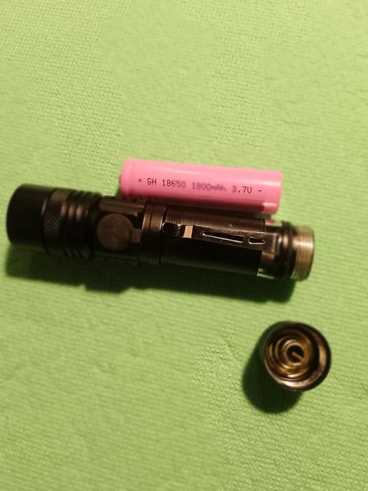 Фонарик U518 на диоде Т6 + 2 лампочки  в подарок