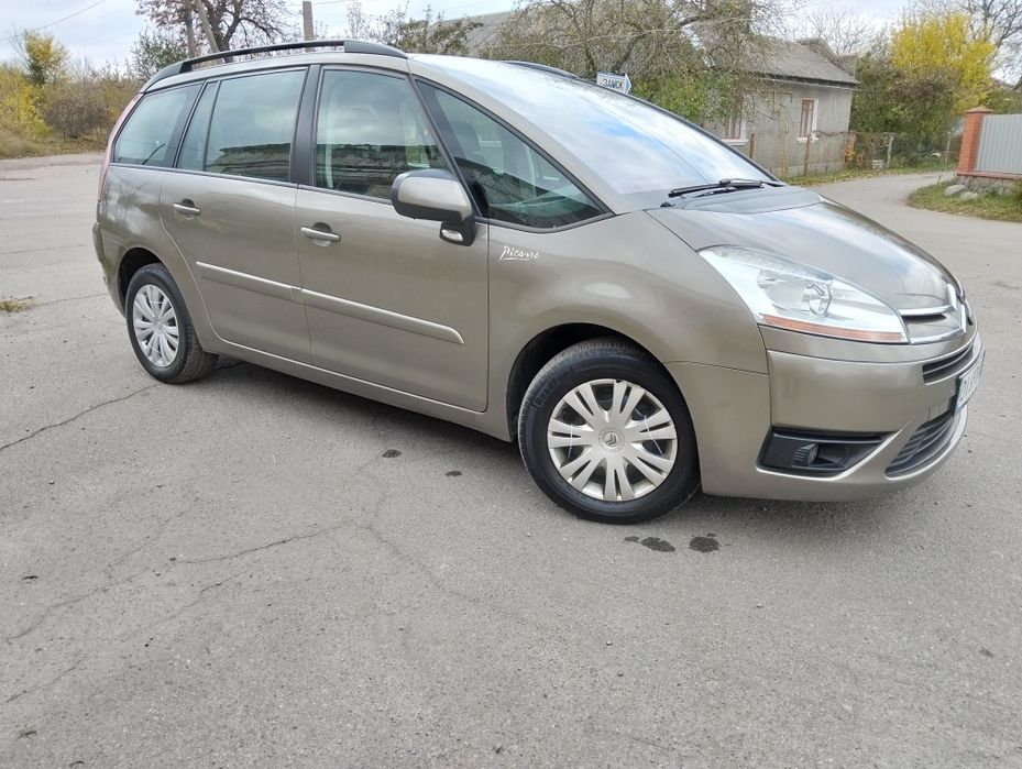 Продам гарний  7 - місний Сітроєн с4