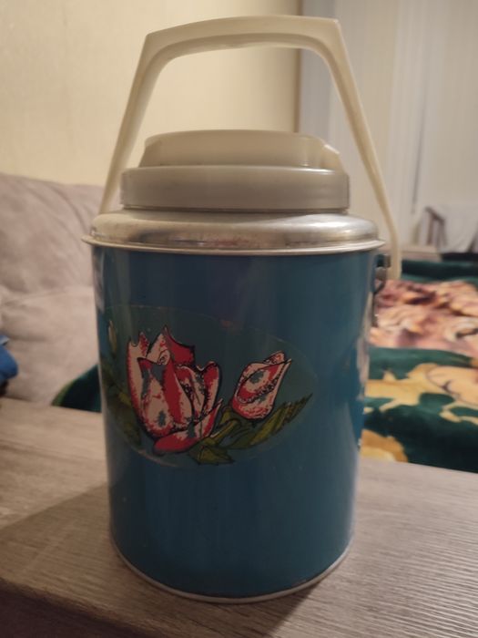 Продам выдвижную вешалку