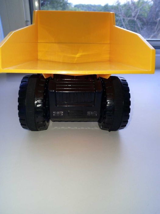 Машина самосвал на радиоуправлении