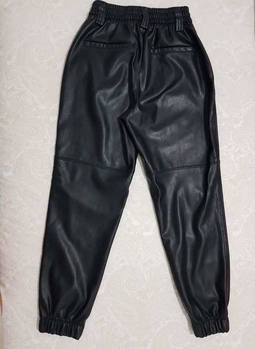Calça Preta Pele