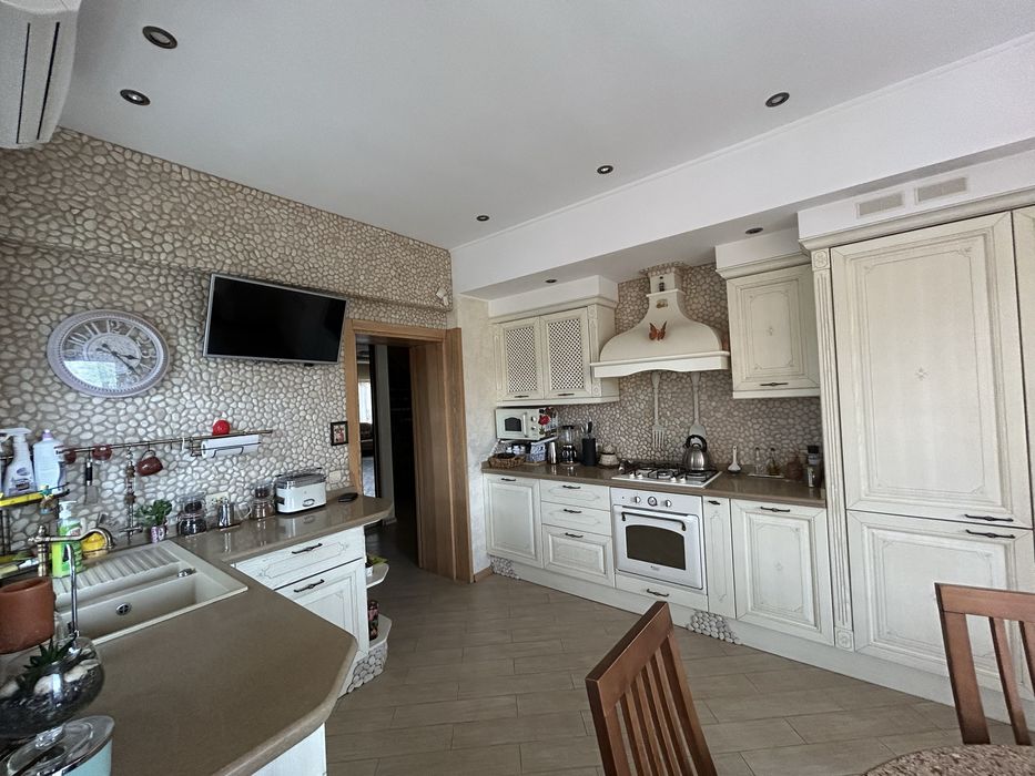 Продаж будинку Рівне, вул Золотіівська