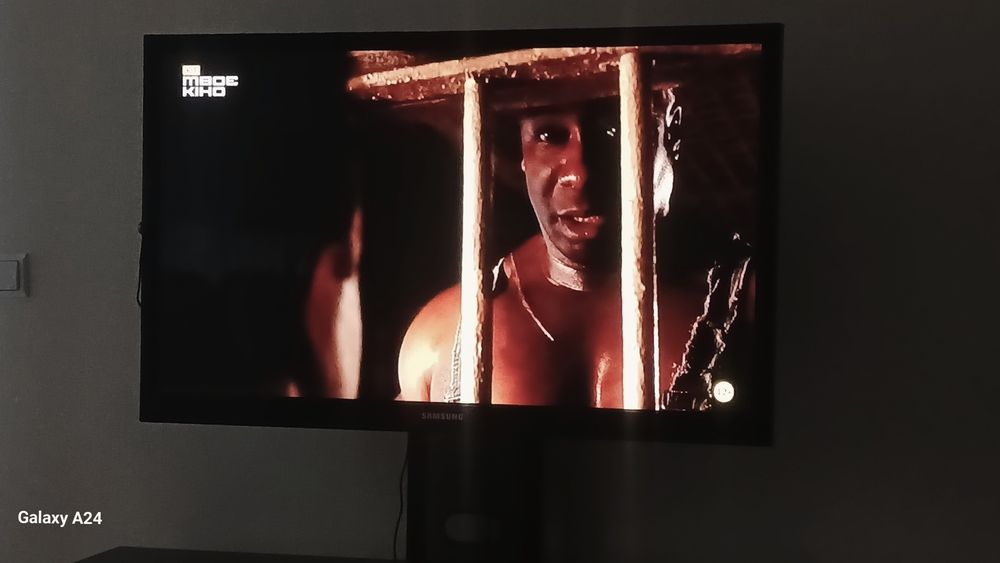 Телевізор самсунг 43 діагональ.