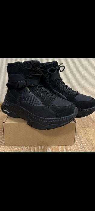 Skechers зима - осінь. Боти. Сапоги. Кросівки.