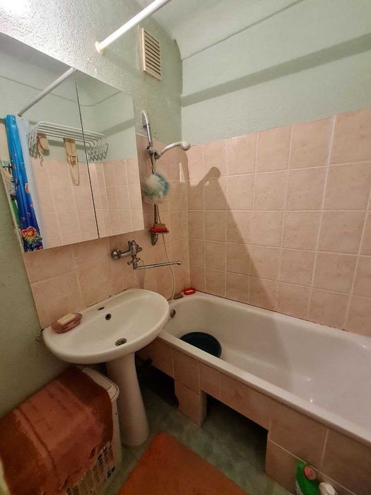 Продам 2 кімнатну  квартиру на Молодіжному. 24700