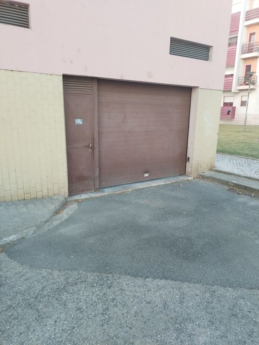 Excelente garagem