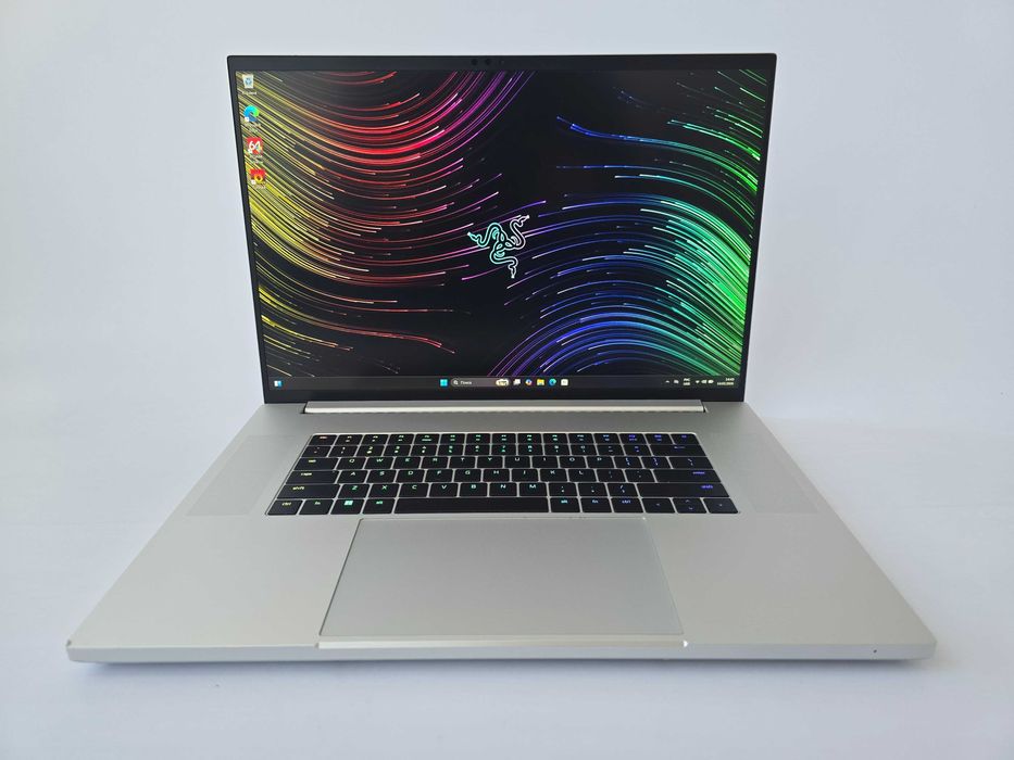 Razer Blade 18 I9 13950HX/RTX 4090/RAM 16GB/SSD 512GB/QHD 240Hz