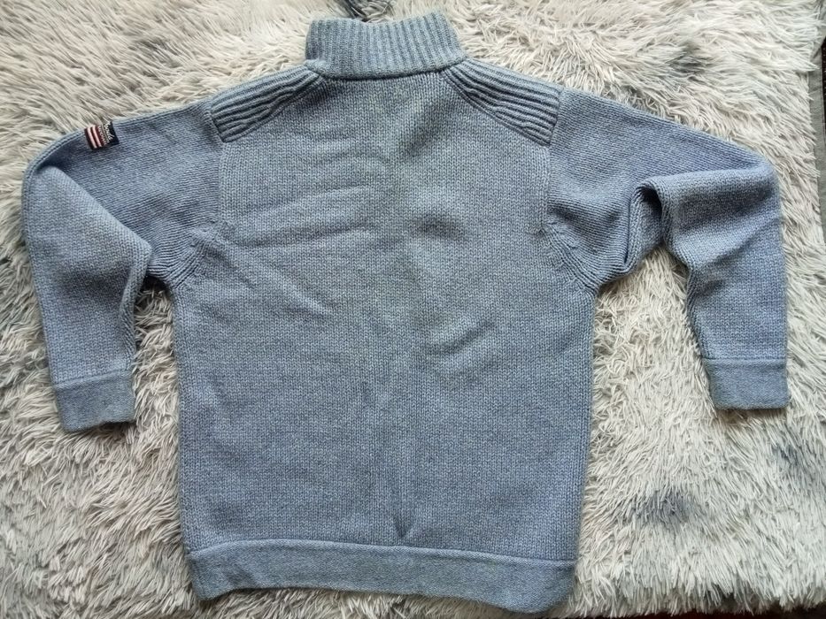Свитер шерстяной
