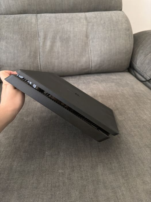 Ps4 500GB + 2 comandos