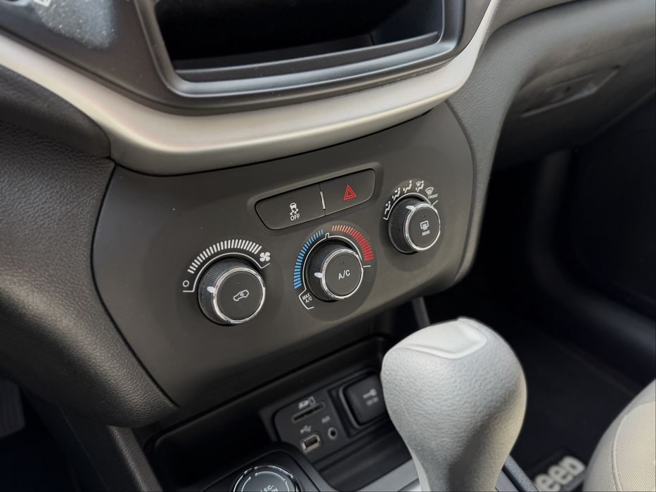 JEEP CHEROKEE 2016 року, 2.4 бензин, автомат, повний привід.
