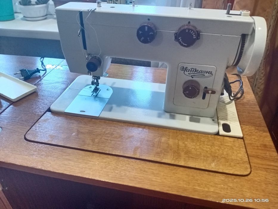 Швейная Машина с электроприводом чайка 143