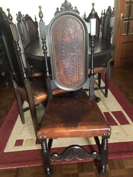 Solid extendable table with 6 chairs64739232581635126