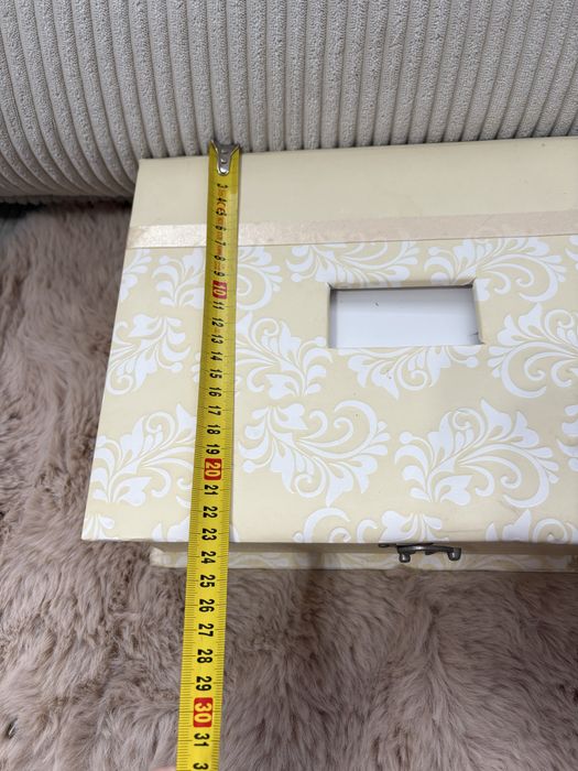 ozdobne pudełko kartonowe żółte