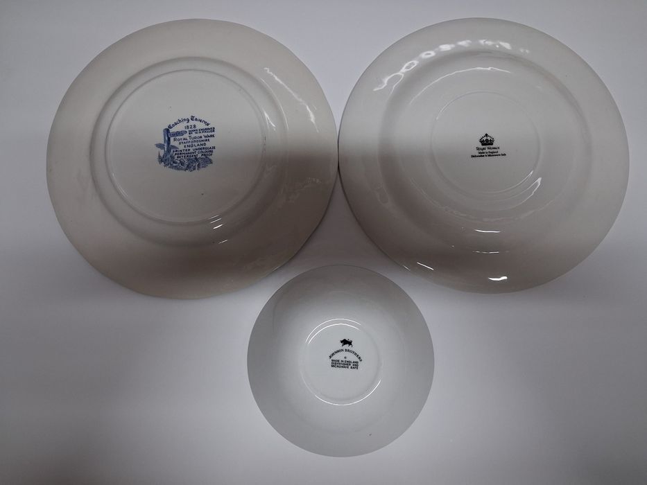 Pratos de loiça inglesa